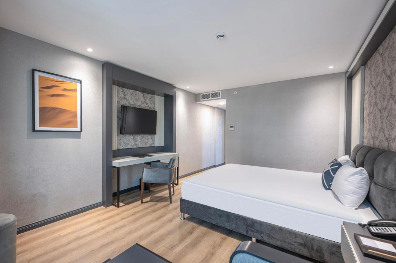 Superior King Room with Sofa Bed,1492383199:JPEG